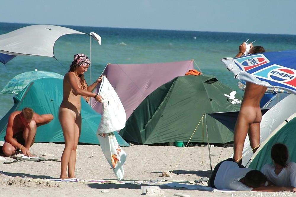 25P Naked Beach Fun