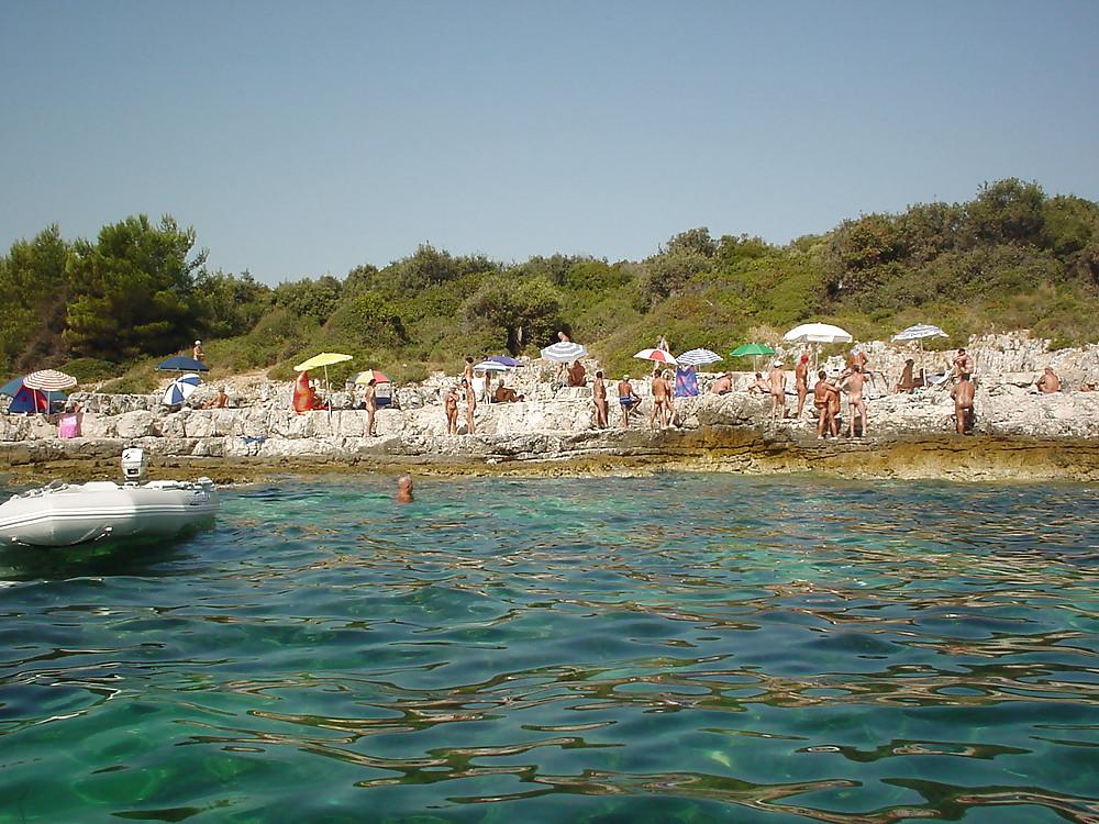 25P Naked Beach Fun