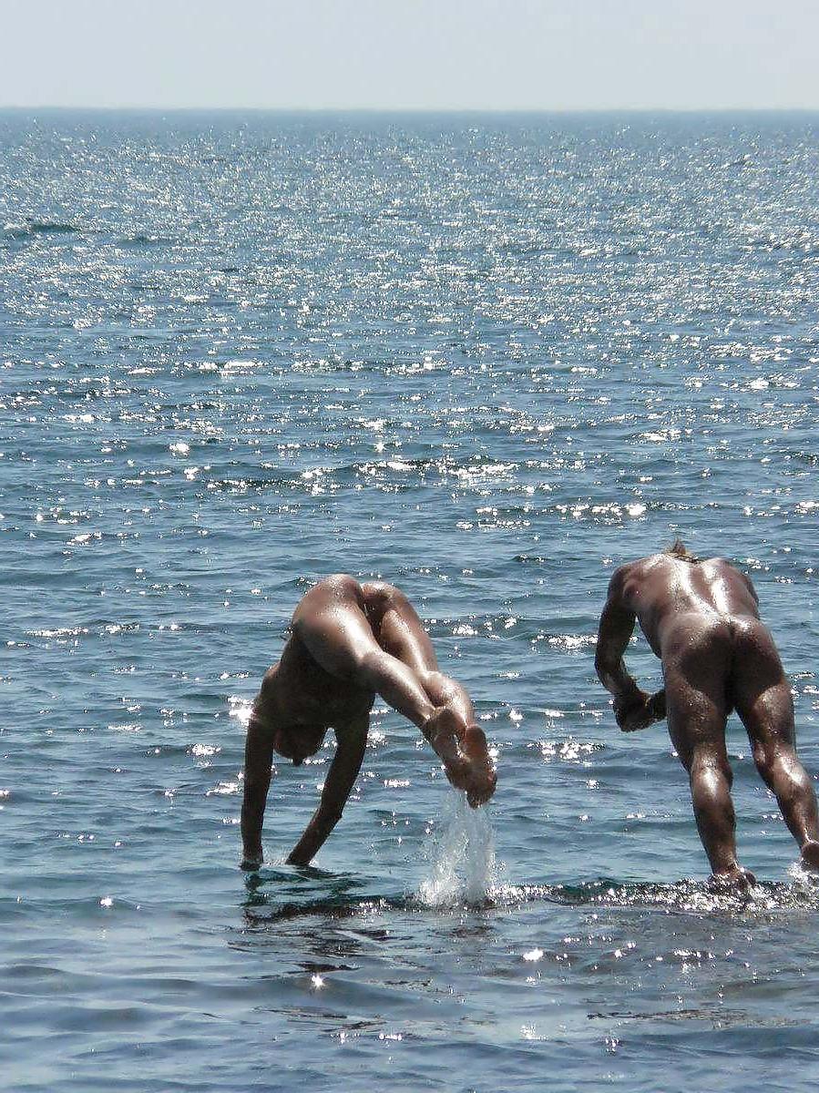 25P A good nudist beach