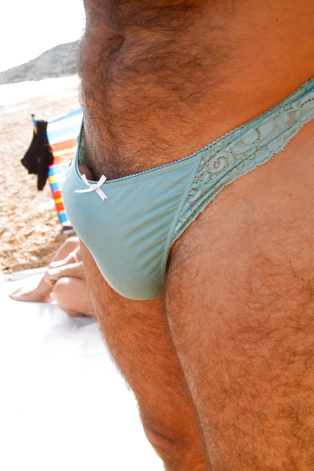 9P Hubby wears wifes panties at the beach
