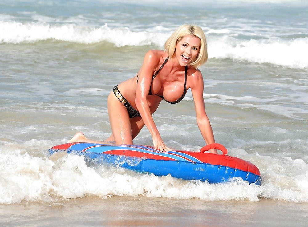 25P Beach Boobs Holiday