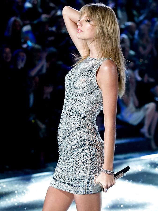 16P Taylor Swift Hot Victoria Secret HQ (CCM)