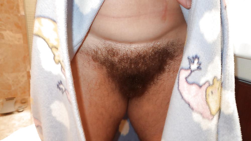 25P Hairy Woman 