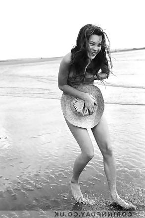 20P EMBARRASSED 19YO TEEN EXPOSED HERSELF AT THE NUDE BEACH