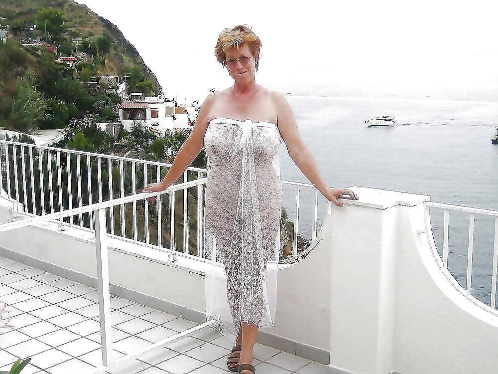25P Old Nudism Woman 2