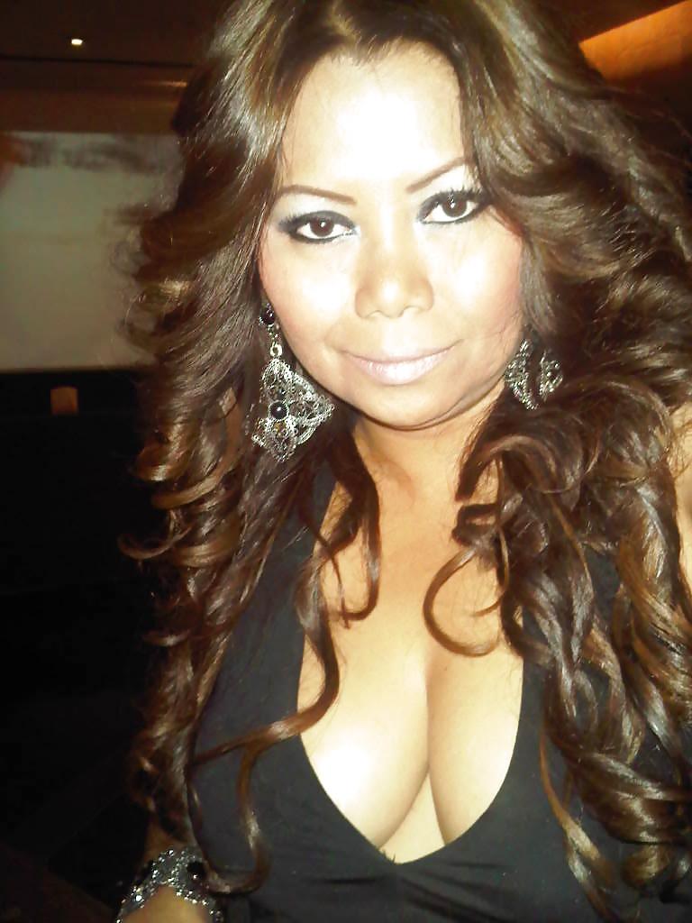 10P Indonesian MILF Anita