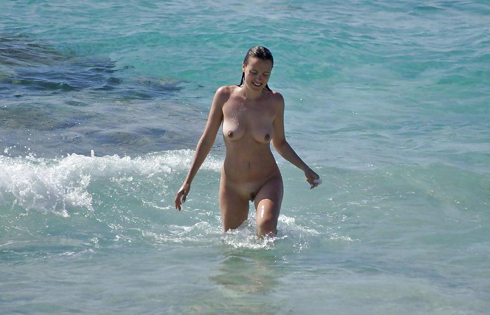 25P More Nudist Beach