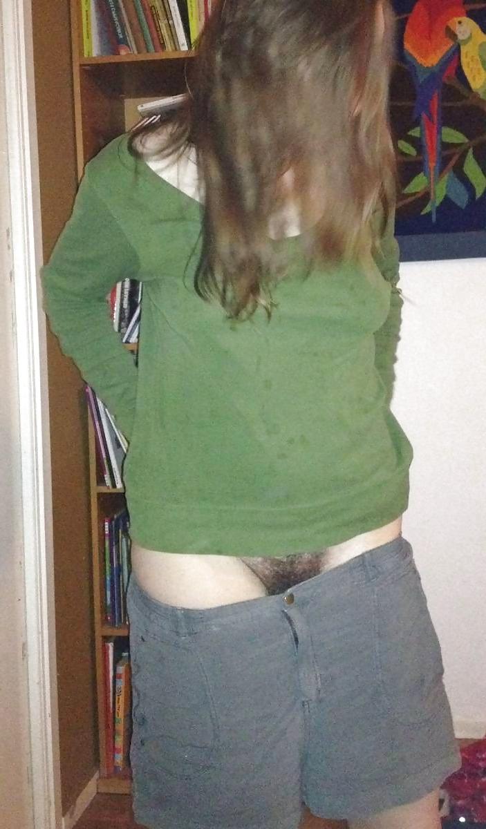 14P Big hairy pussy