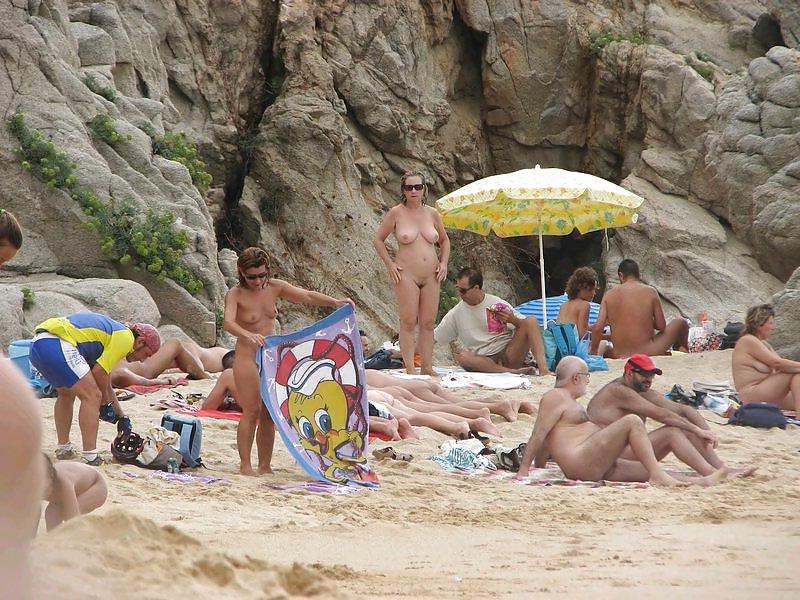 25P Naked Beach Fun