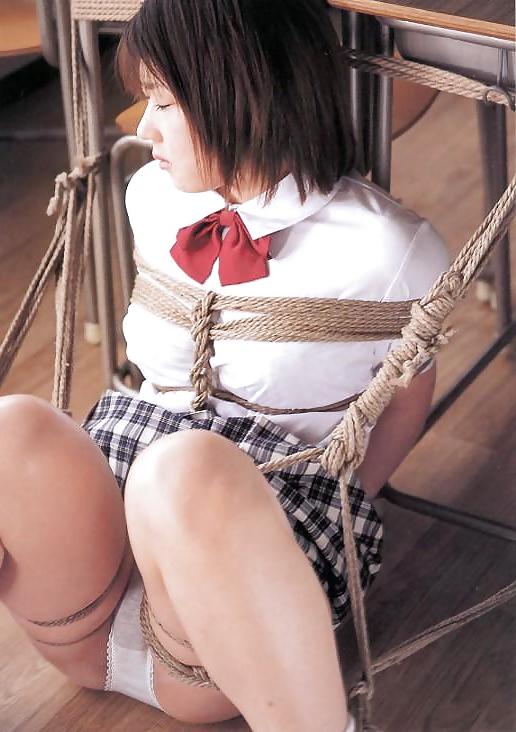 25P Ropes,leather,chains and white panties 4.