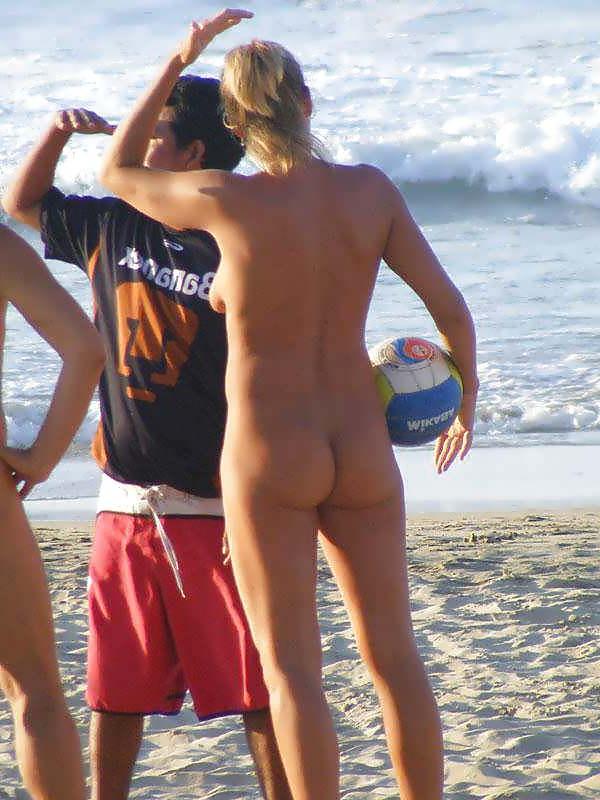25P Naked Beach Fun