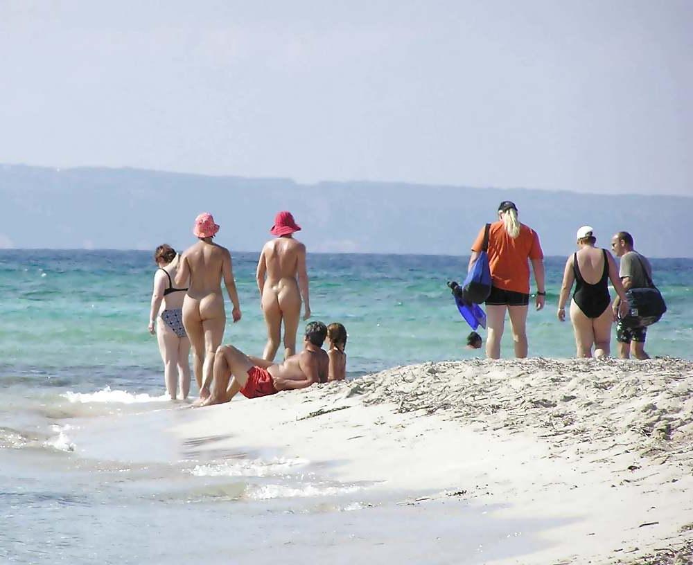 25P Naked Beach Fun