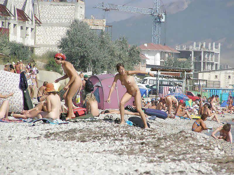 25P Naked Beach Fun