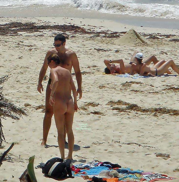25P Naked Beach Fun