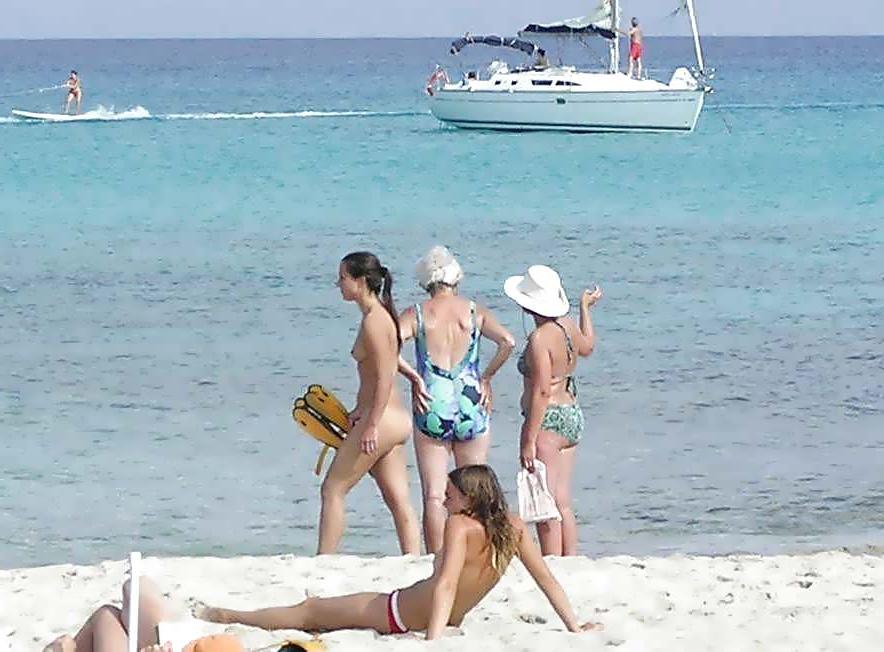 25P Naked Beach Fun