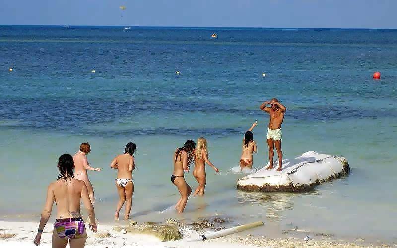 25P Naked Beach Fun