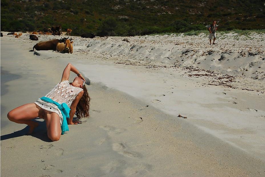 7P Milf exhibition at the beach