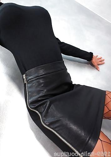 13P Tight Leather Skirt With Zipper