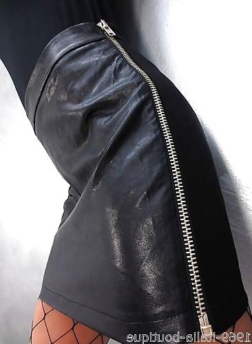 13P Tight Leather Skirt With Zipper