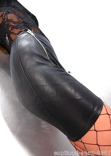13P Tight Leather Skirt With Zipper
