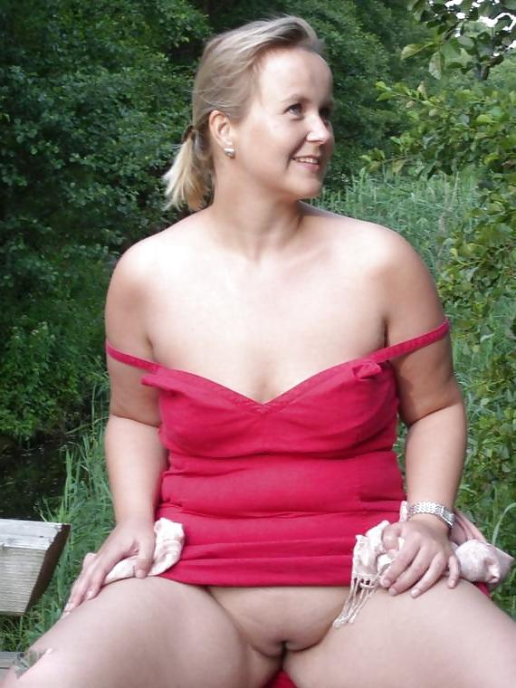 25P MILF Flashing - 63