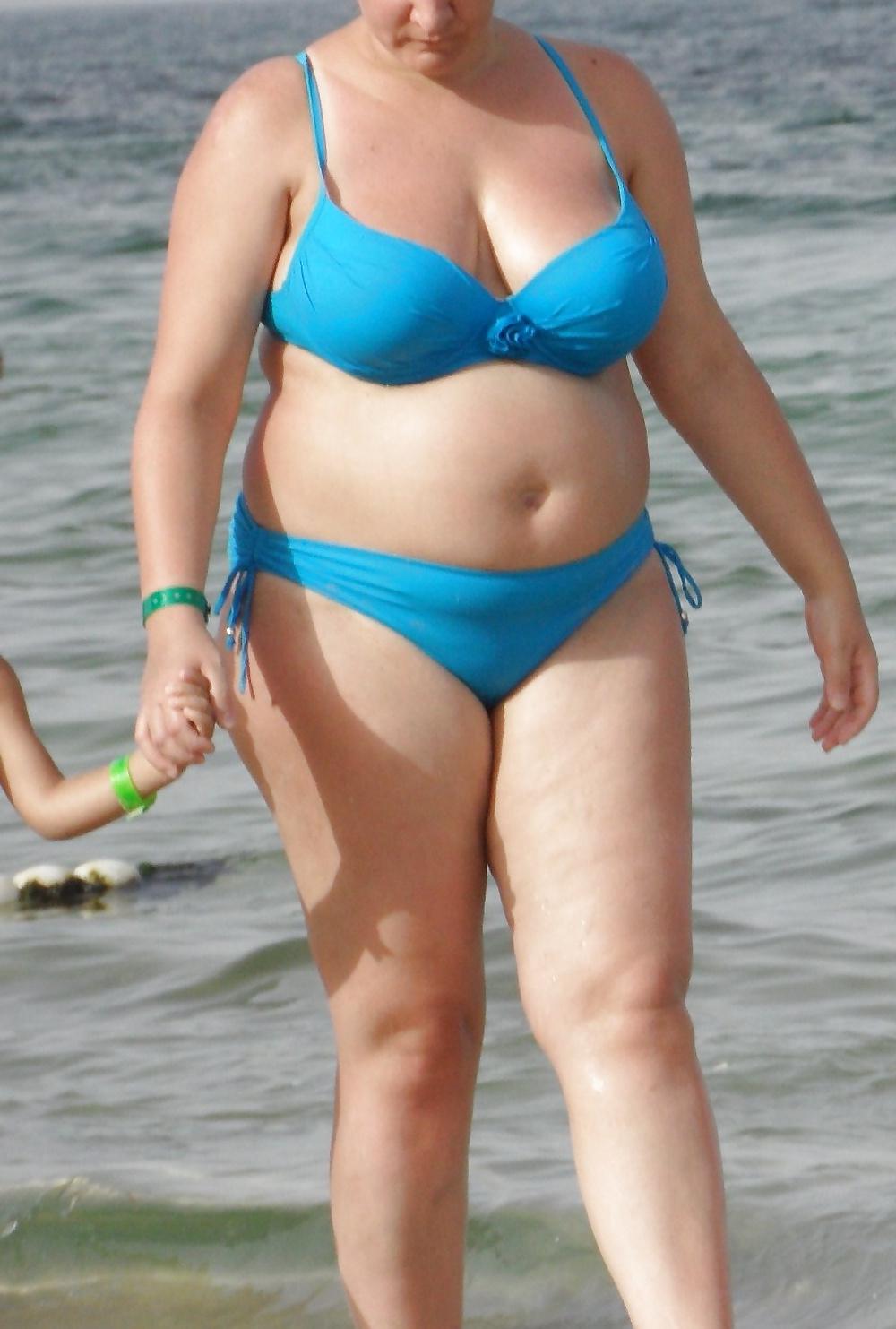 22P Voyeur pics beach holiday 2014