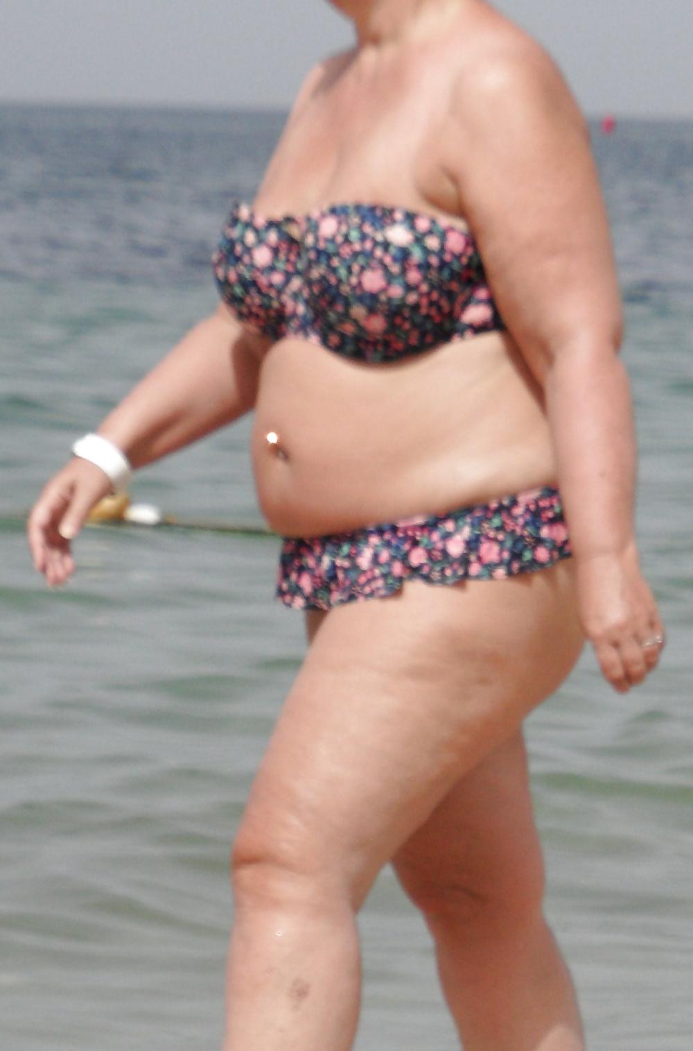 22P Voyeur pics beach holiday 2014