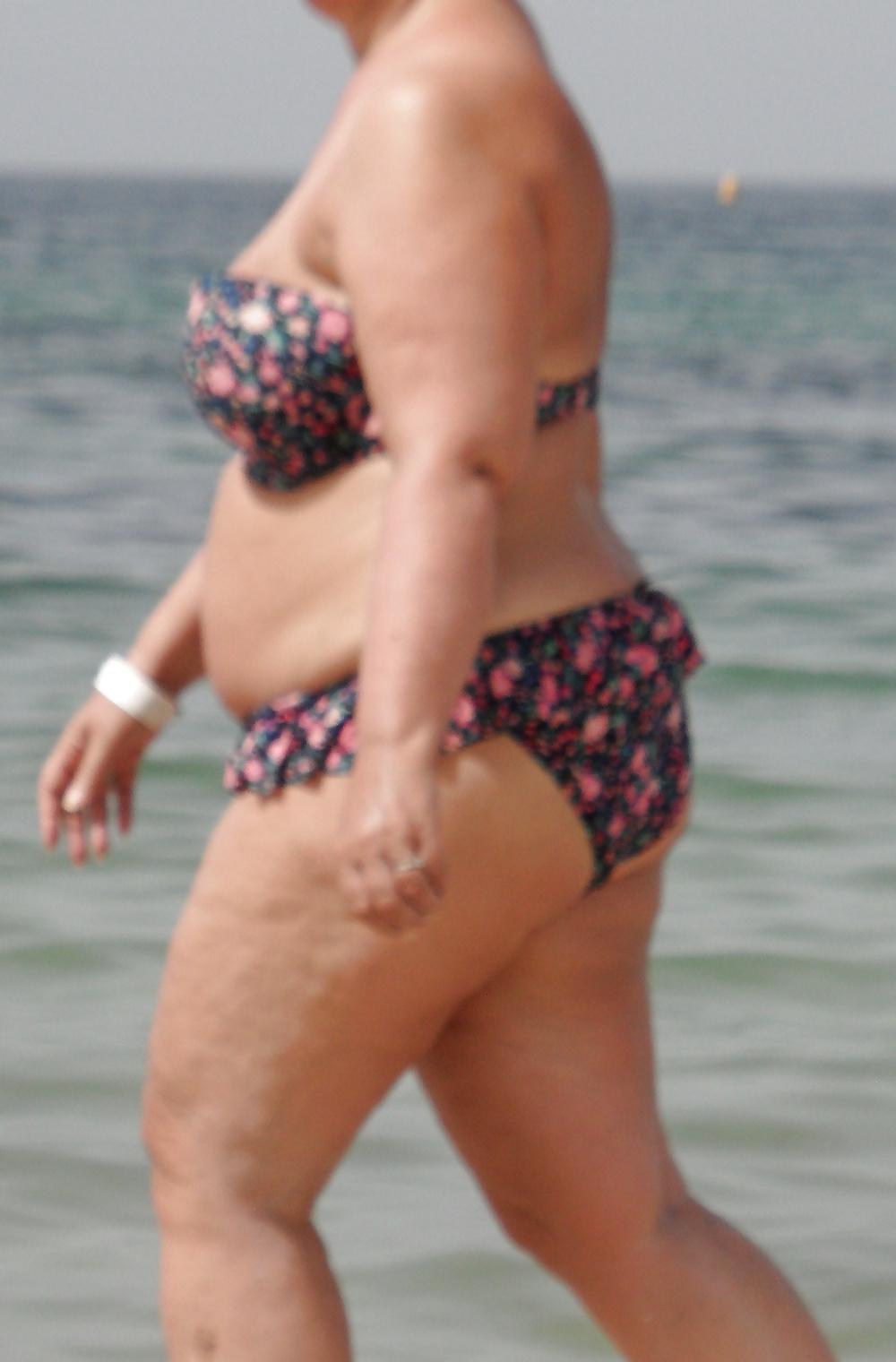 22P Voyeur pics beach holiday 2014