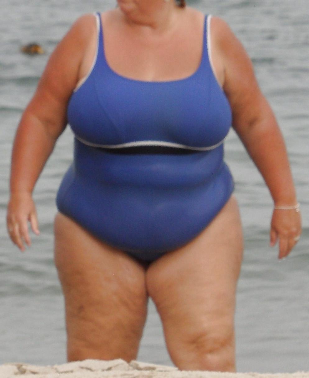 22P Voyeur pics beach holiday 2014