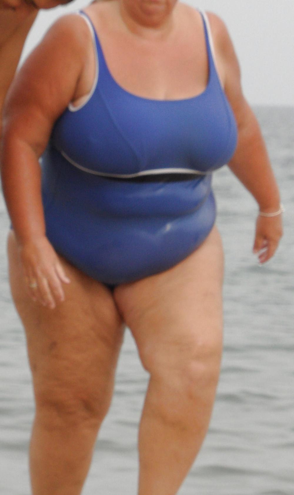 22P Voyeur pics beach holiday 2014