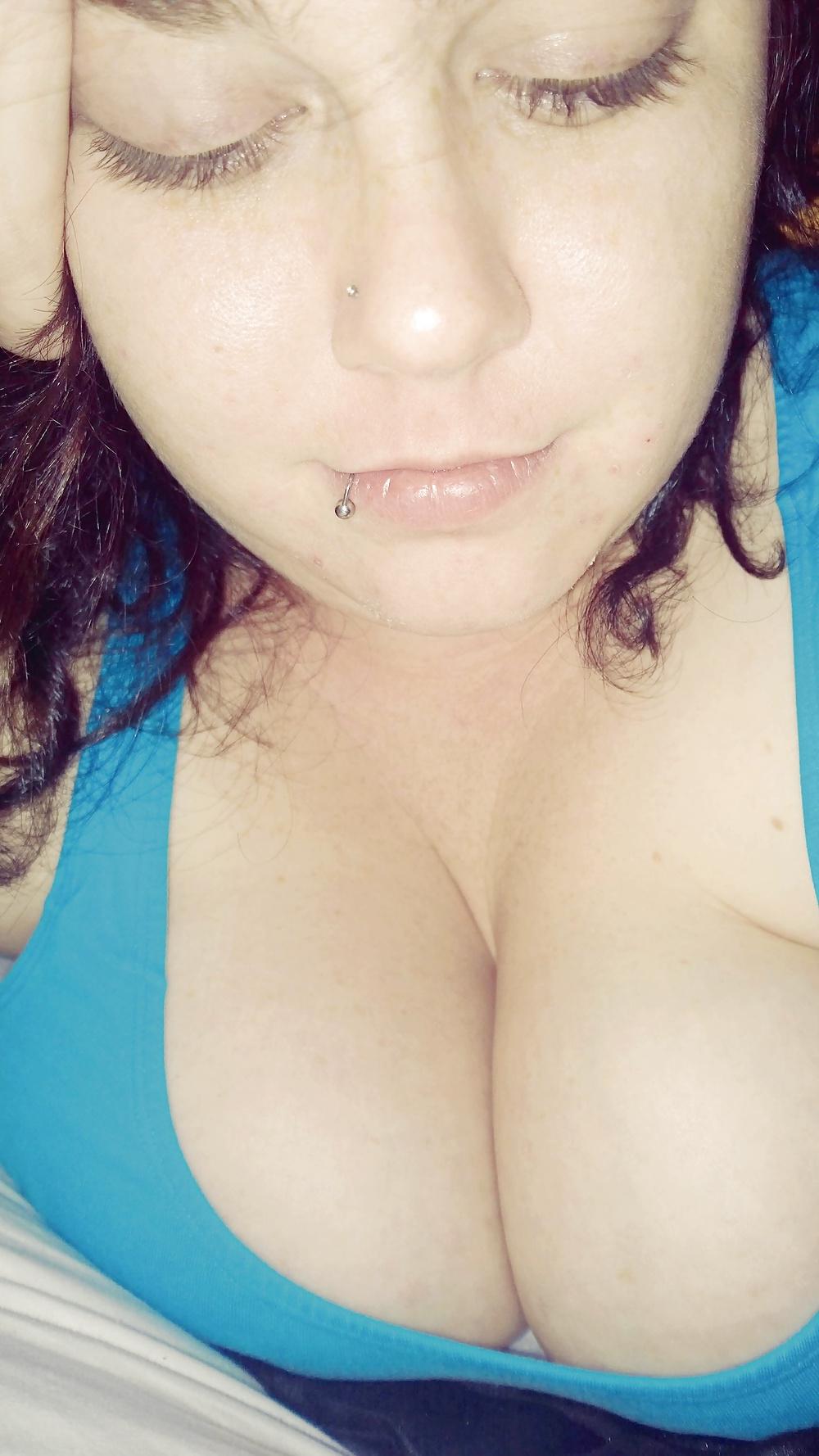 25P Curvy College Girl