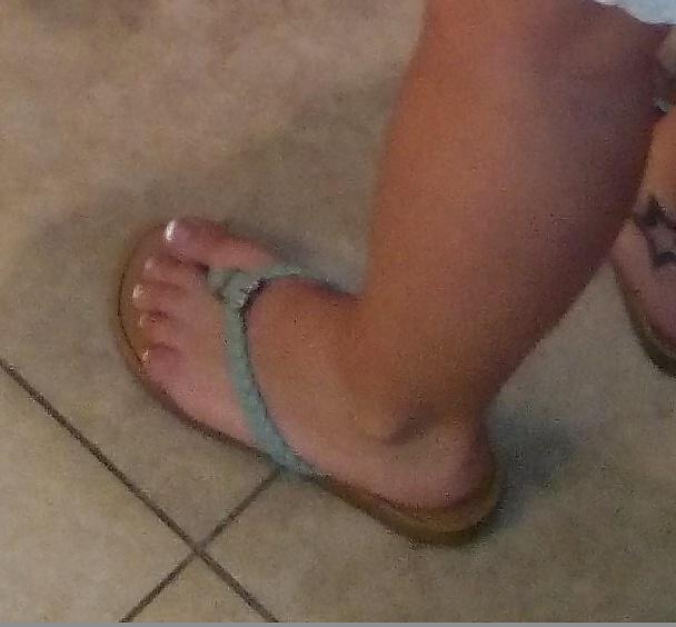 14P Feet i Worship