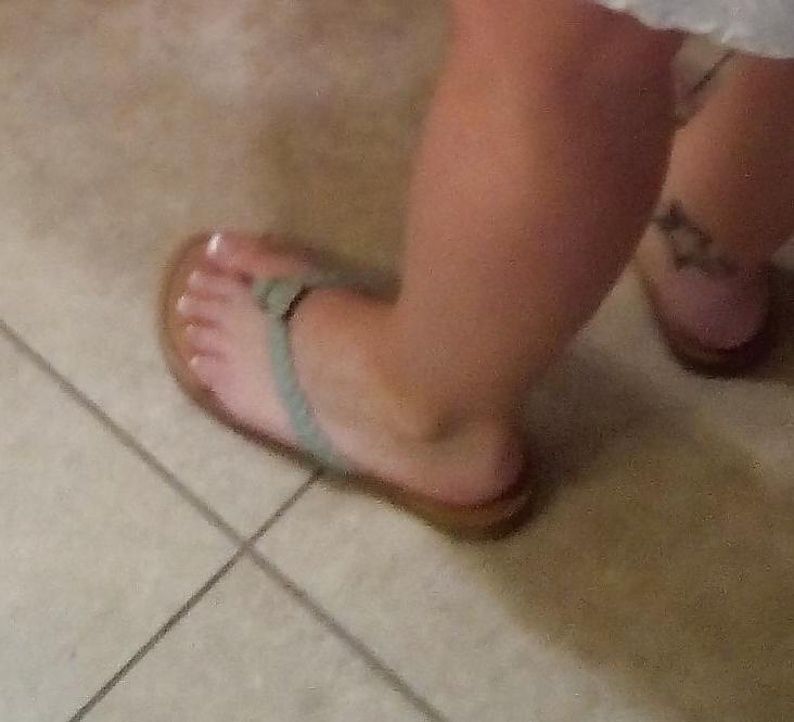 14P Feet i Worship