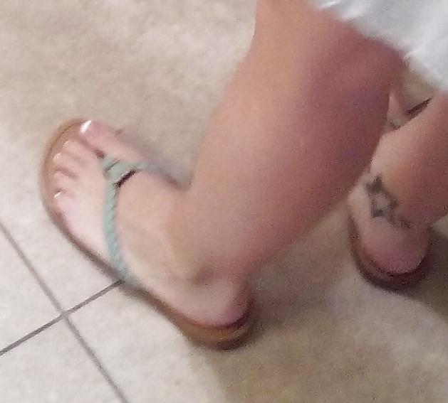 14P Feet i Worship