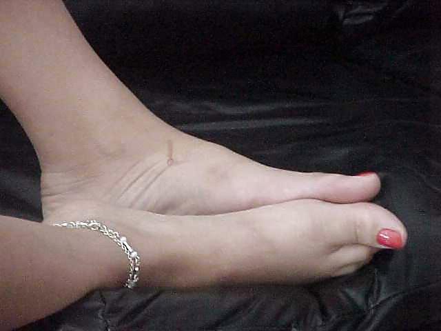 14P Feet i Worship