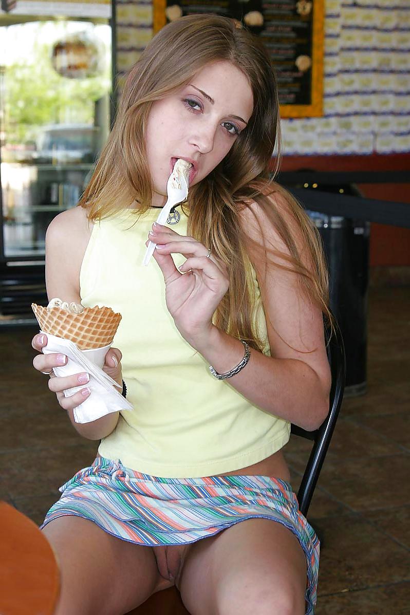 25P Upskirt, Flashing, candid images from girls and matures