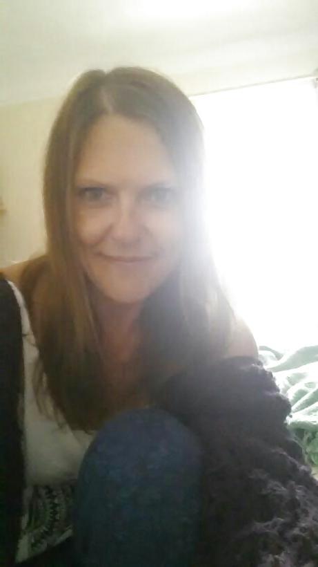 7P Slutty Bristol Mum, Leih Loves Flashing Me On KIK