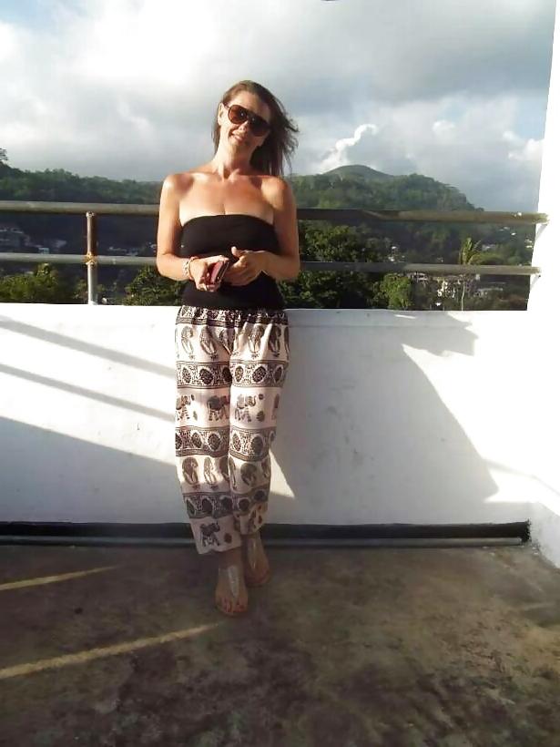 7P Slutty Bristol Mum, Leih Loves Flashing Me On KIK