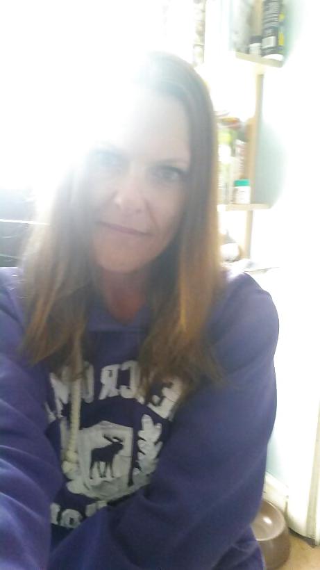 7P Slutty Bristol Mum, Leih Loves Flashing Me On KIK