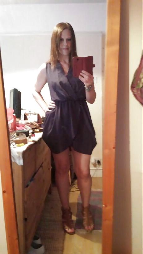 7P Slutty Bristol Mum, Leih Loves Flashing Me On KIK
