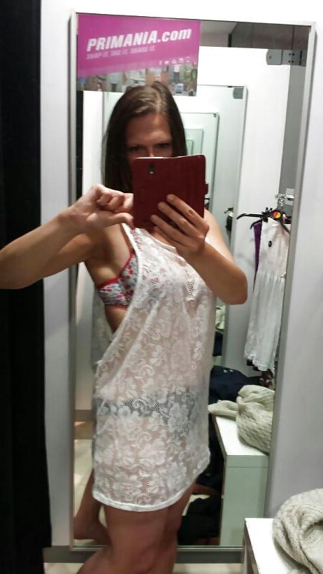 7P Slutty Bristol Mum, Leih Loves Flashing Me On KIK