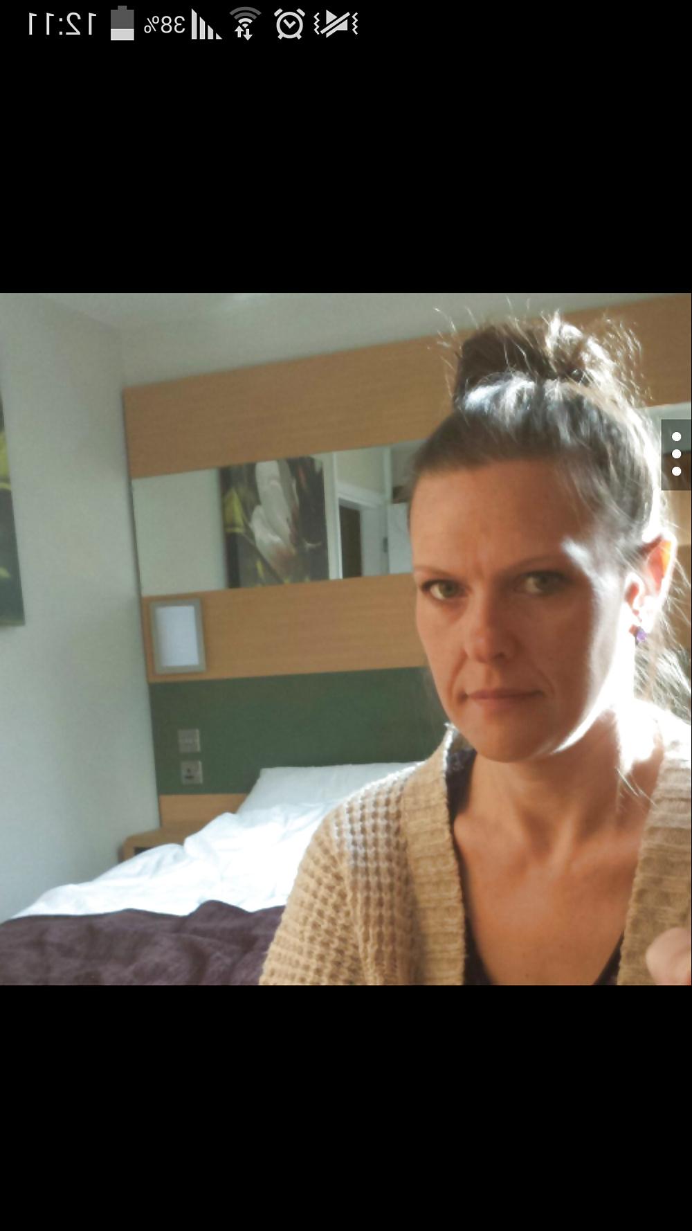 7P Slutty Bristol Mum, Leih Loves Flashing Me On KIK