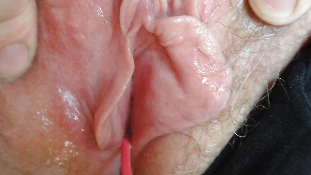 5P Wet hairy pussy and toys