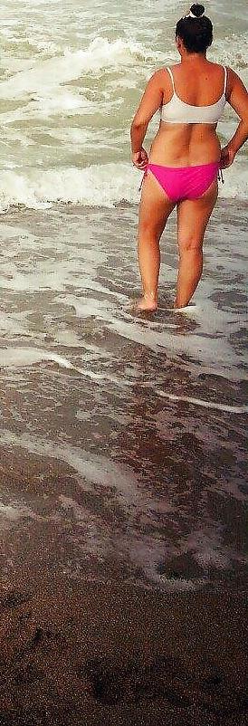 22P Spy summer beach mature romanian