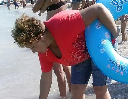 22P Spy summer beach mature romanian