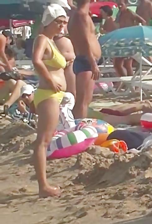 22P Spy summer beach mature romanian