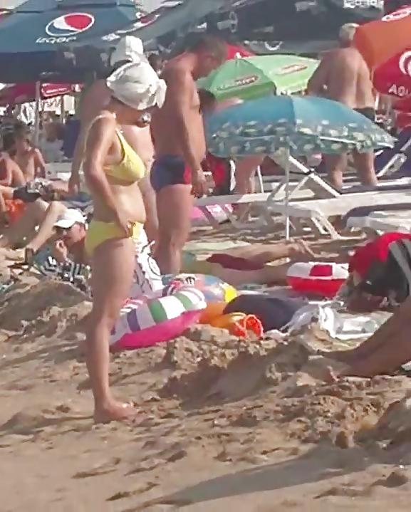 22P Spy summer beach mature romanian