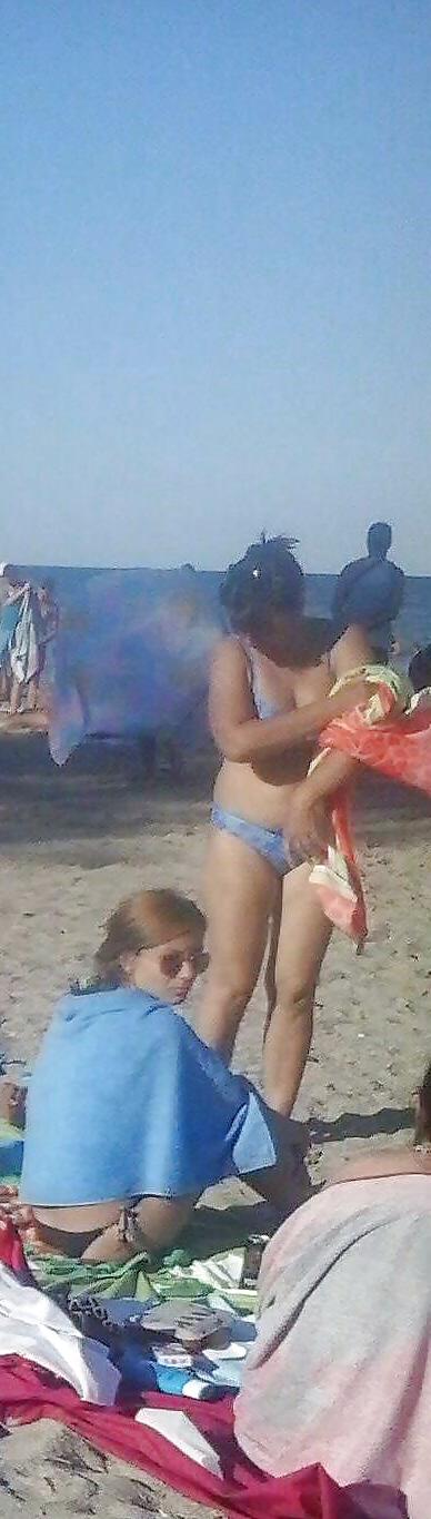 22P Spy summer beach mature romanian