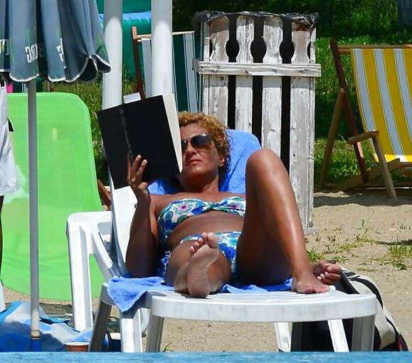 22P Spy summer beach mature romanian