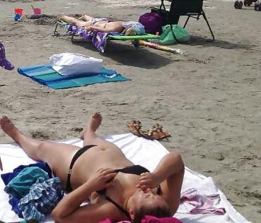 22P Spy summer beach mature romanian
